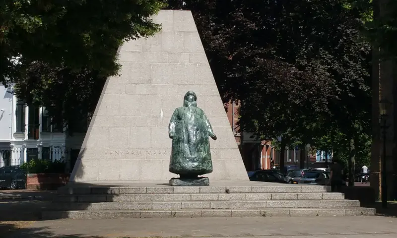 standbeeld van Wilhelmina