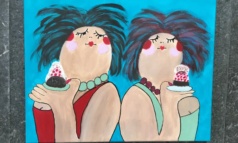 twee vrouwen met gebakje