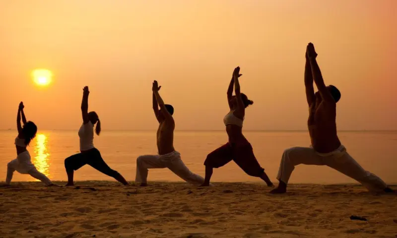 Avondyoga op het strand met Marianne