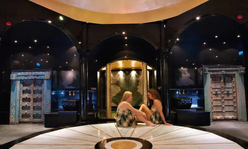 Tevreden klanten tijdens bezoek wellnessresort