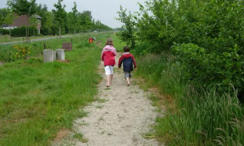 Kinderen wandelen Elsendorp