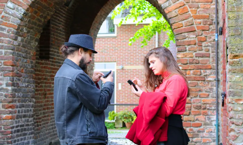 Spelers lossen uitdaging op tijdens Qugato citygame