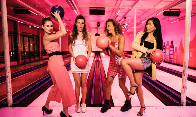 Dames op de bowlingbaan