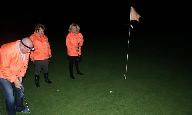 In het donker golfen