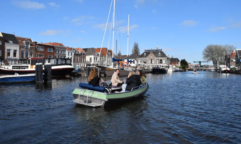 zelf sloep varen Leiden