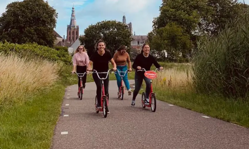 4 meisjes op de step
