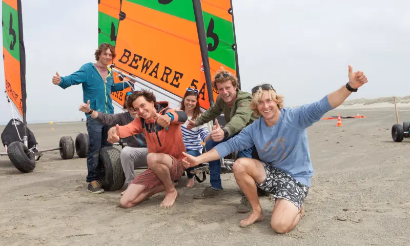 Groep blije bezoekers