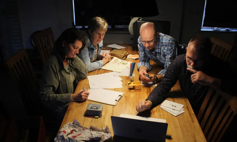 Familie speel escaperoom