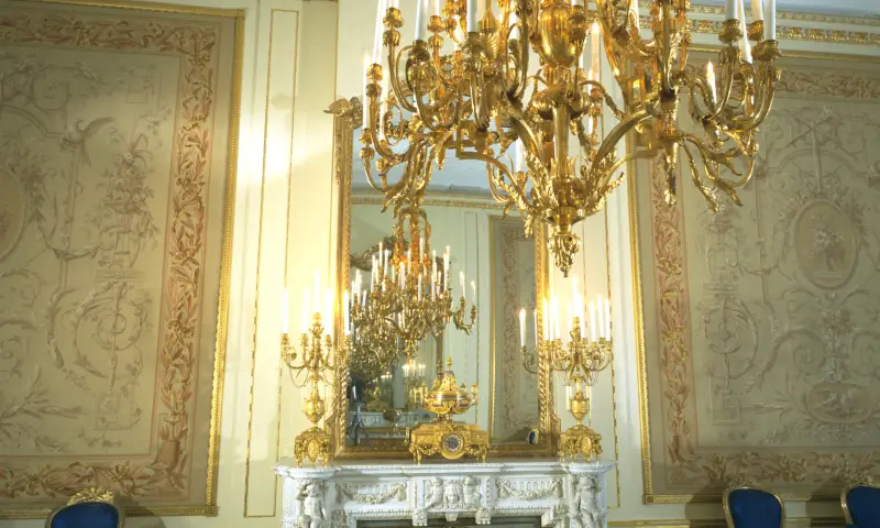 Kamer met kroonluchter