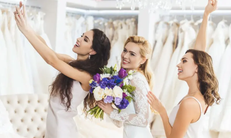 Trouwjurken Passen voor de Lol