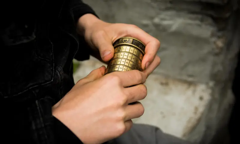 Interactieve escaperoom. Wat zit er in die buis?