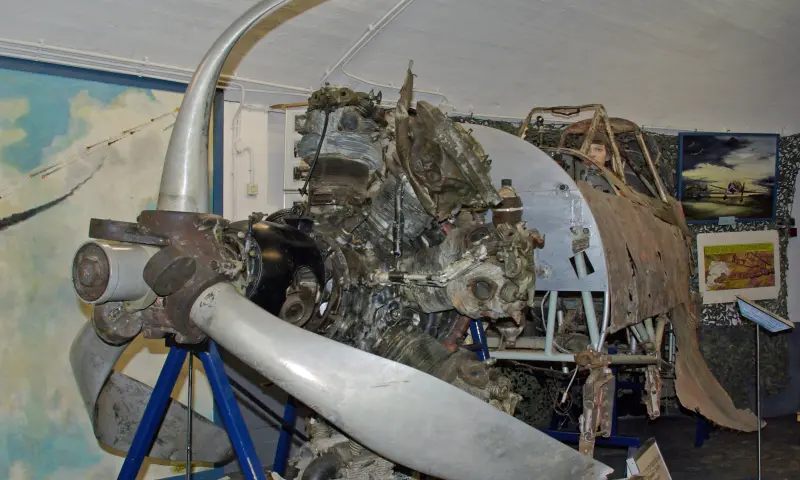 De resten van de 11 mei 1940 neergeschoten Fokker D.XXI nr. 229