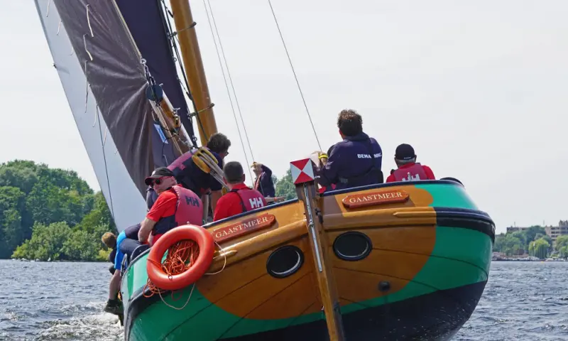 Zeilen op een wedstrijdskûtsje