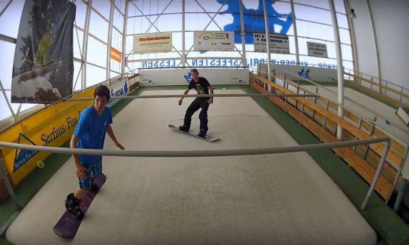 Snowboarden op borstelbaan