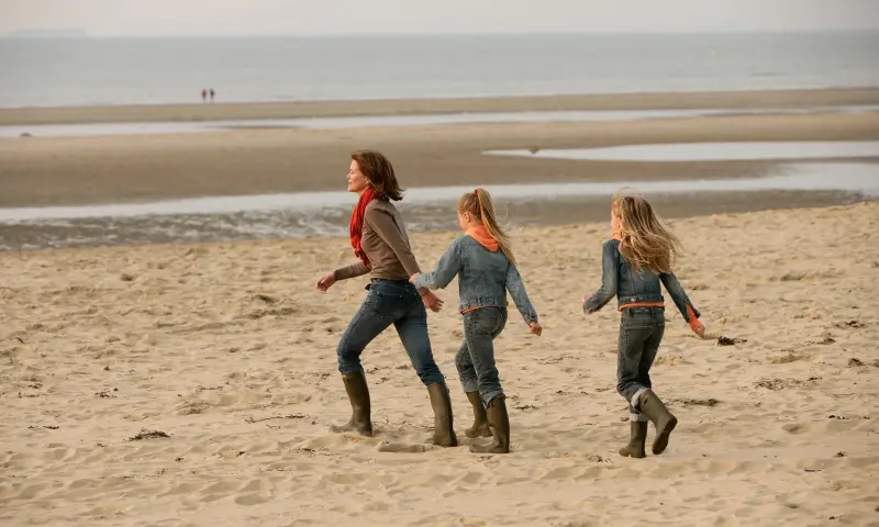 Wandelen over het strand