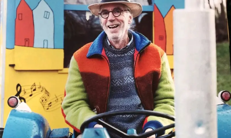 Op een traktor