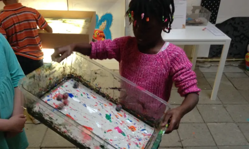 Kind in het verwonderlab