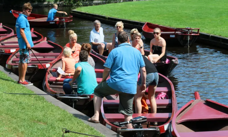 Huurders met een fluisterboot