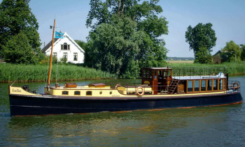 Rondvaart Weesp salonboot de Lelie