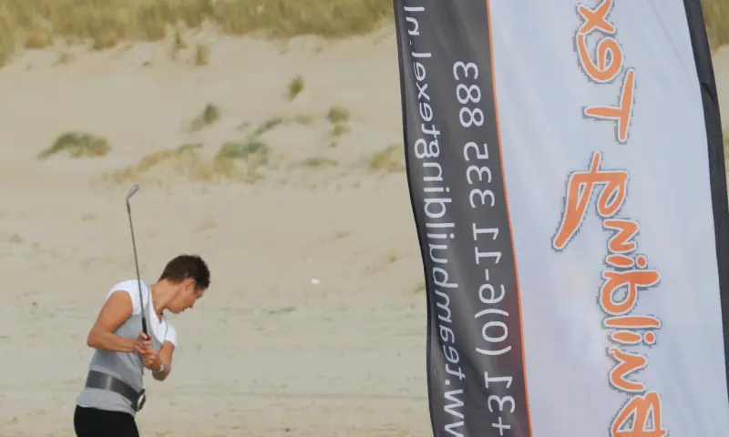 Golfen op het strand