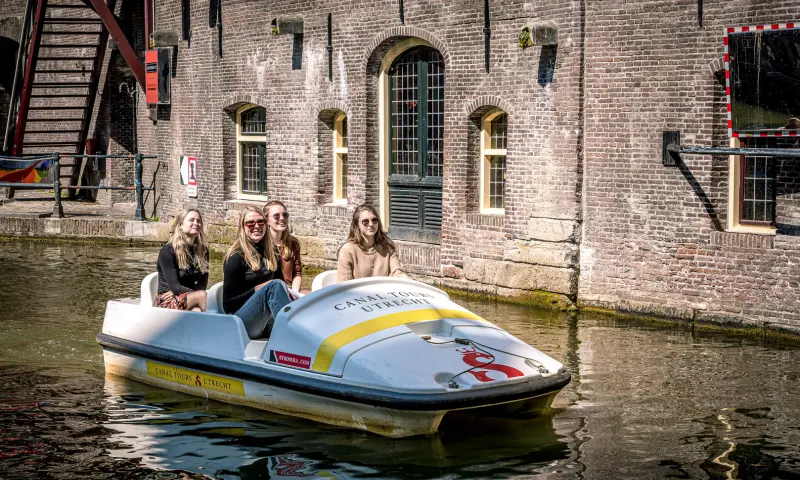 Waterfietsen door de grachten