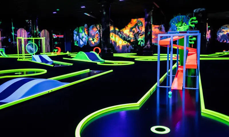 Glow Midget Golf