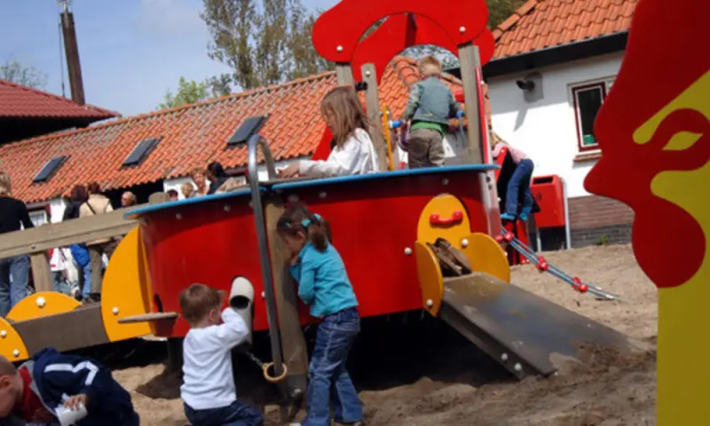 Speeltuin bij kinderboerderij