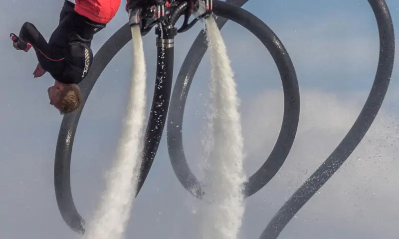 Tricks met flyboarden