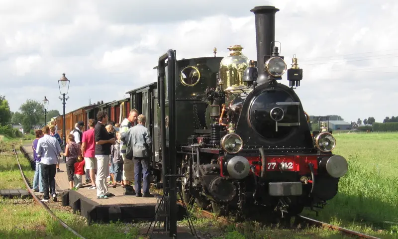 Buiten bij de stoomtram