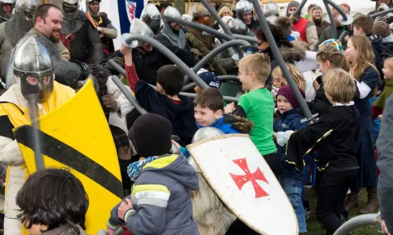 Kinderen in gevecht met ridders