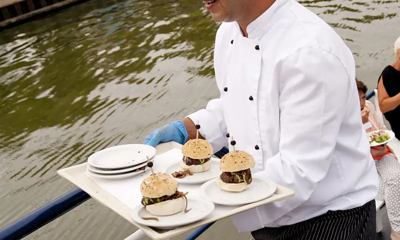 Uitje op de boot met kok