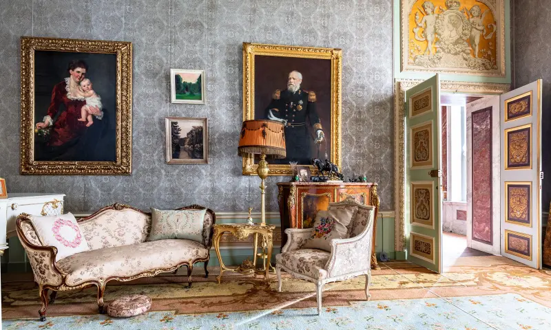 familie op bezoek bij museum