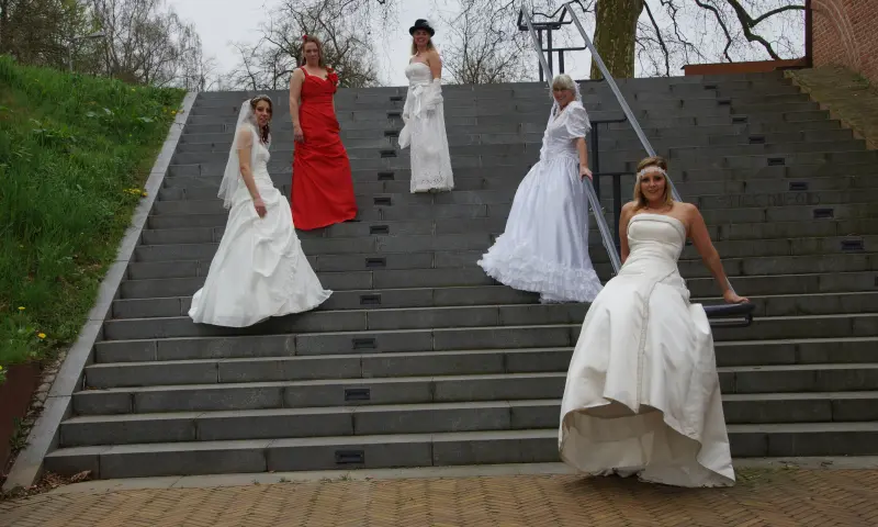 Op de foto met bruidsjurk