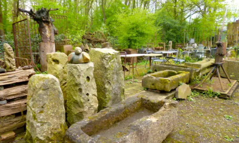 Tuintroggen en tuintafels