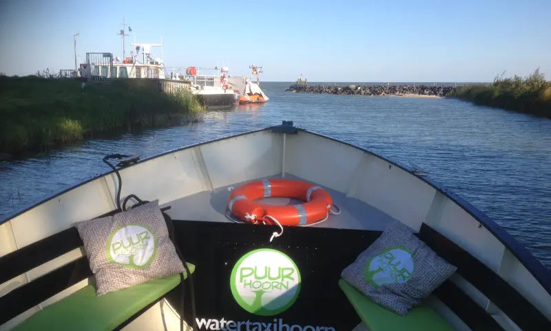 Watertaxi in natuurwater