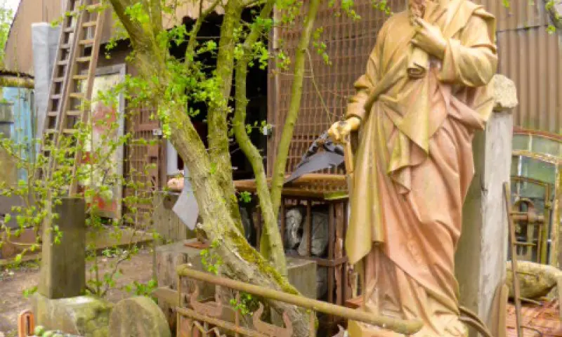 Tuinbeelden en tuinmeubels