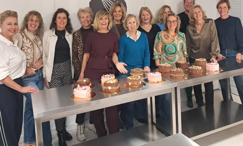 Vrijgezellenfeest hartjes taarten roze