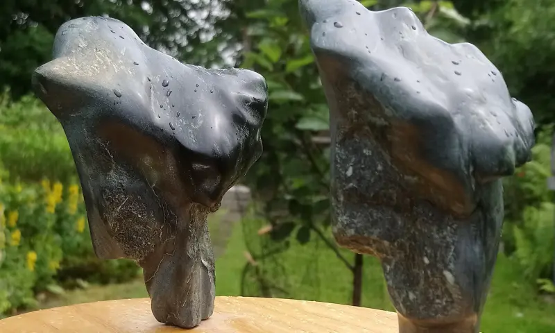 Twee bomen, speksteen