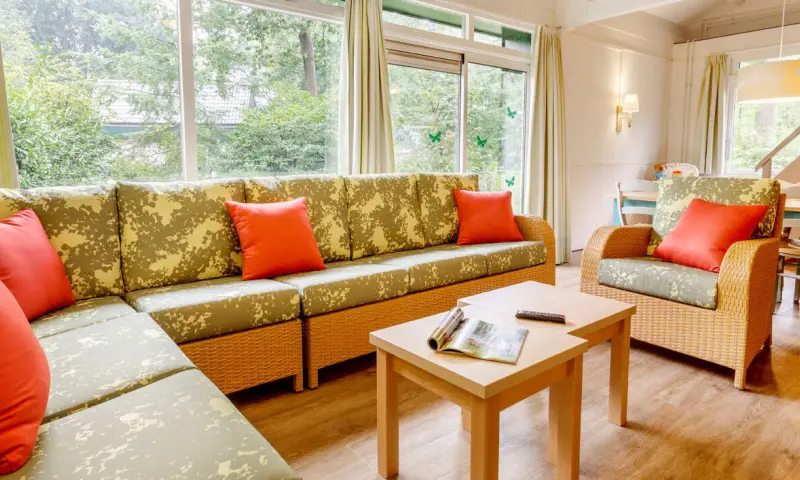 Woonkamer van bungalow