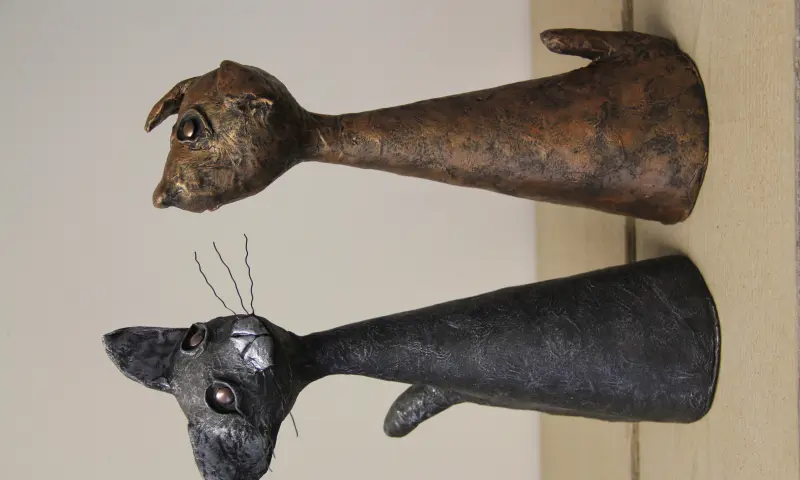 Beeldje van een kat en hond