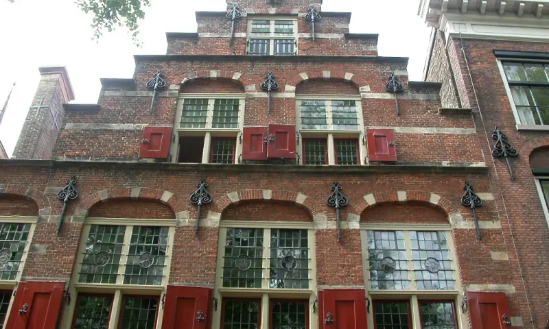 Page Huis Den  Haag