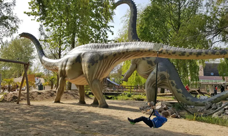 Dino's in de speeltuin