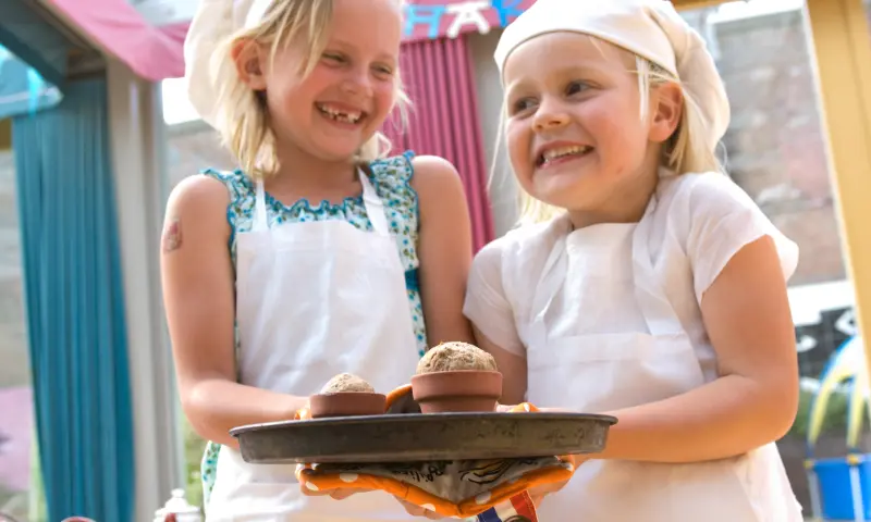 Kinderen aan het koken
