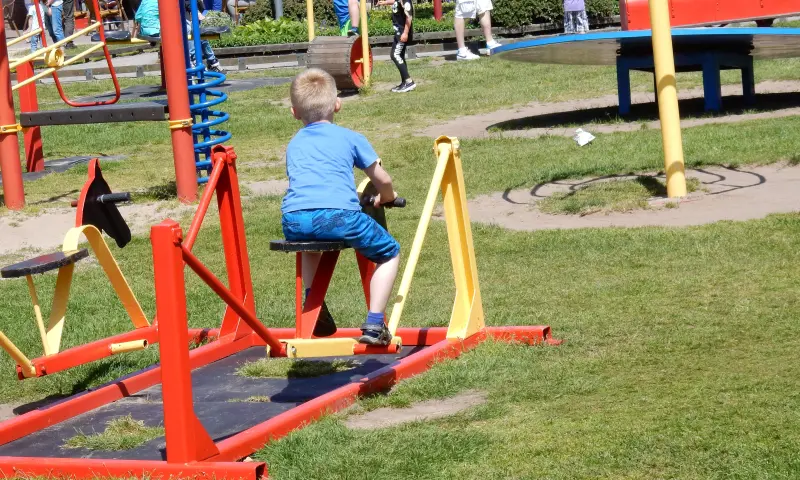 Kinderuitje in de speeltuin