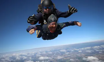 De adrenaline van indoor skydive: Een onvergetelijke ervaring