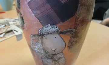 Decoupage vaas of plank