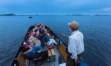 Avondzwerftocht  varend door De Wieden
