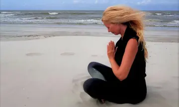 Ochtend Yoga aan zee met Marianne