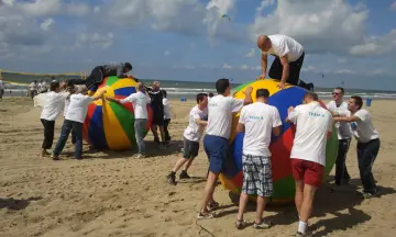 Strandzeskamp aan vloedlijn