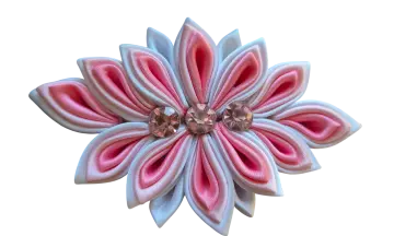Bloemen van satijnlint